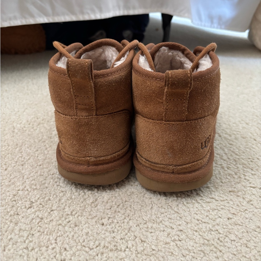 UGGS - Picture 3 of 4